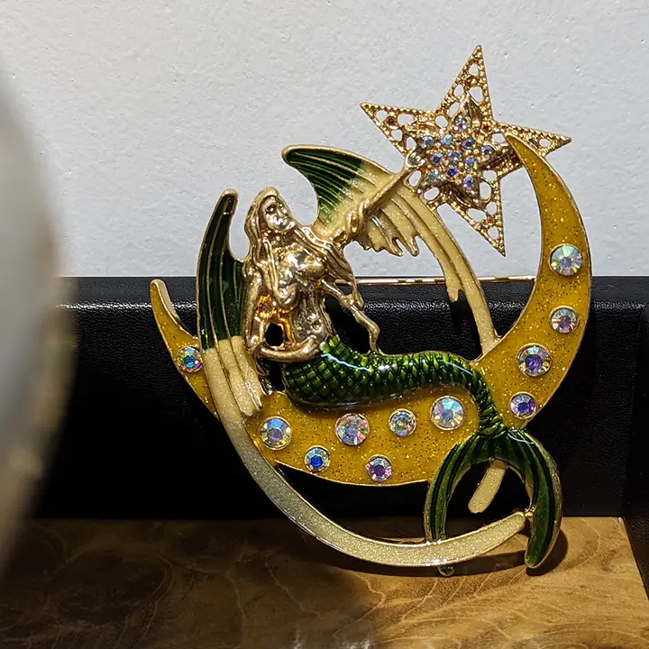 Brooch - Classic